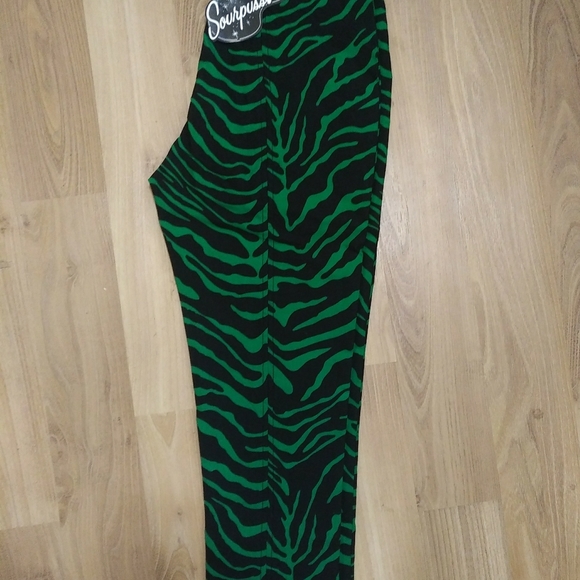 Sourpuss, Green Zebra Sugar Pie Capri - Picture 2 of 4